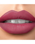 Mattes Lippenduo mit Seideneffekt
