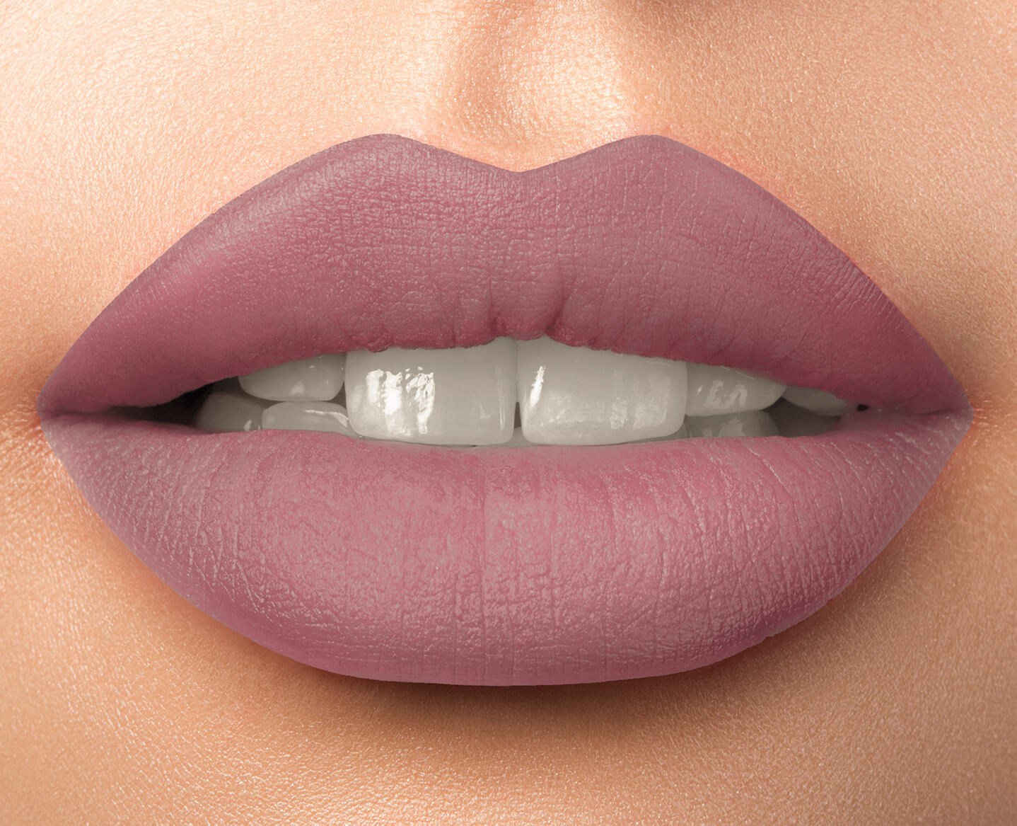 Mattes Lippenduo mit Seideneffekt