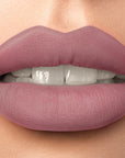 Mattes Lippenduo mit Seideneffekt